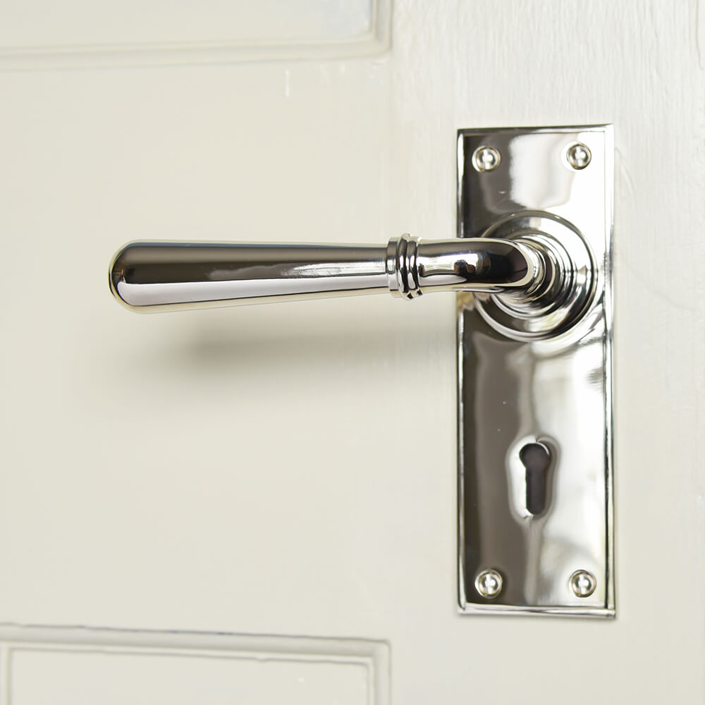 Nickel levr handles with smooth handle design and keyhole on the rectangular backplate