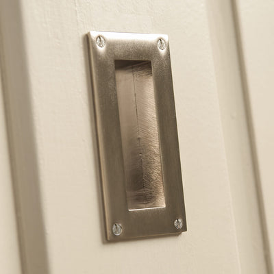 Rectanular pull handle with a flush recess for fingers